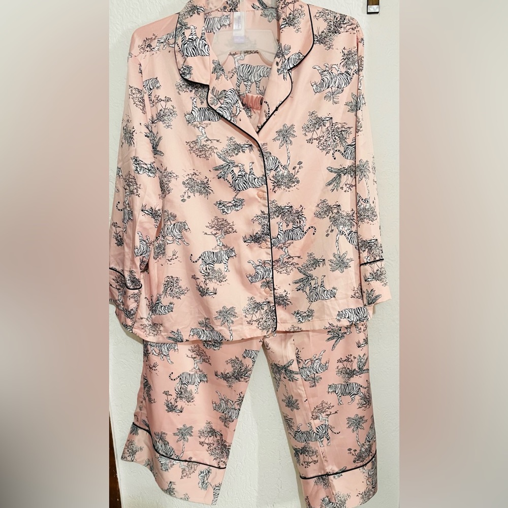 Secret Treasures Sleepwear Tiger Pajama Set